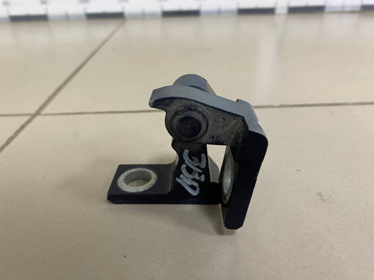Петля двери Volkswagen Polo (Sed RUS) 2011>