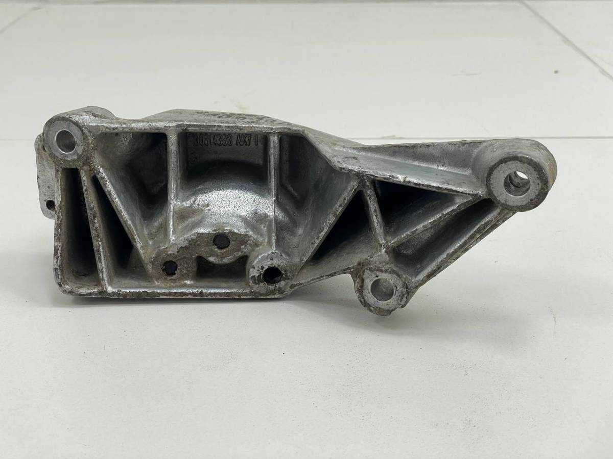 Кронштейн КПП левый Volvo S40 1995-2004