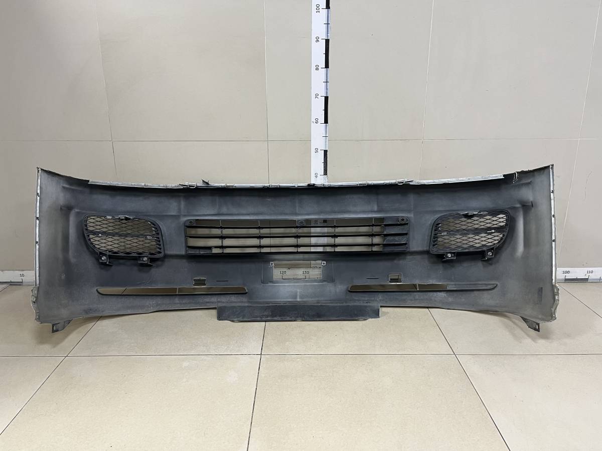 Бампер передний Toyota Hiace H200 2005-2015