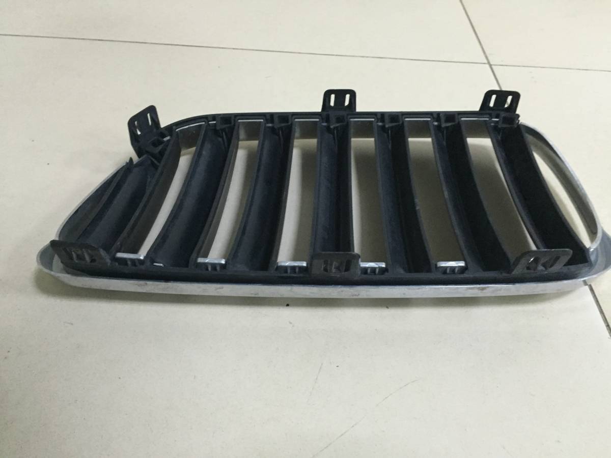 Решетка радиатора правая BMW X3 E83 2004-2010