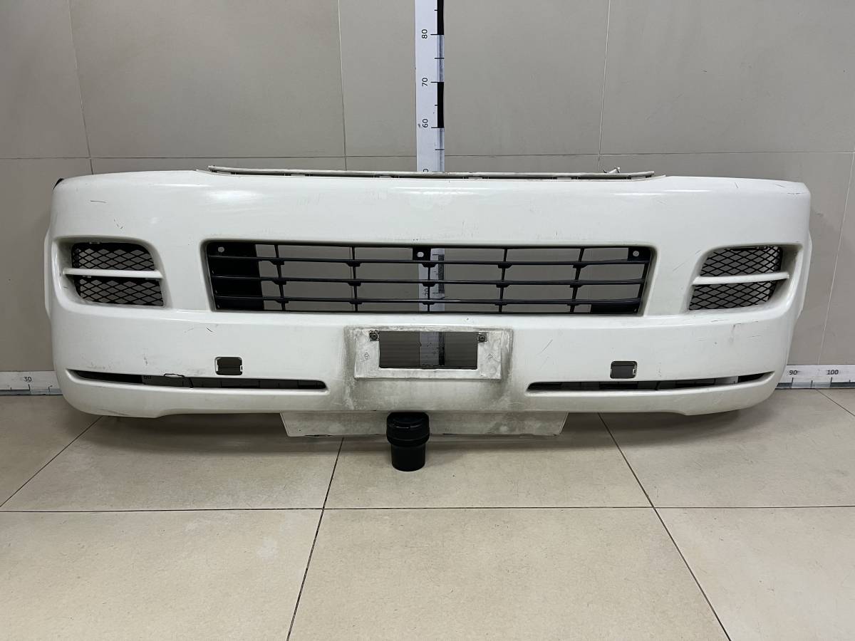 Бампер передний Toyota Hiace H200 2005-2015