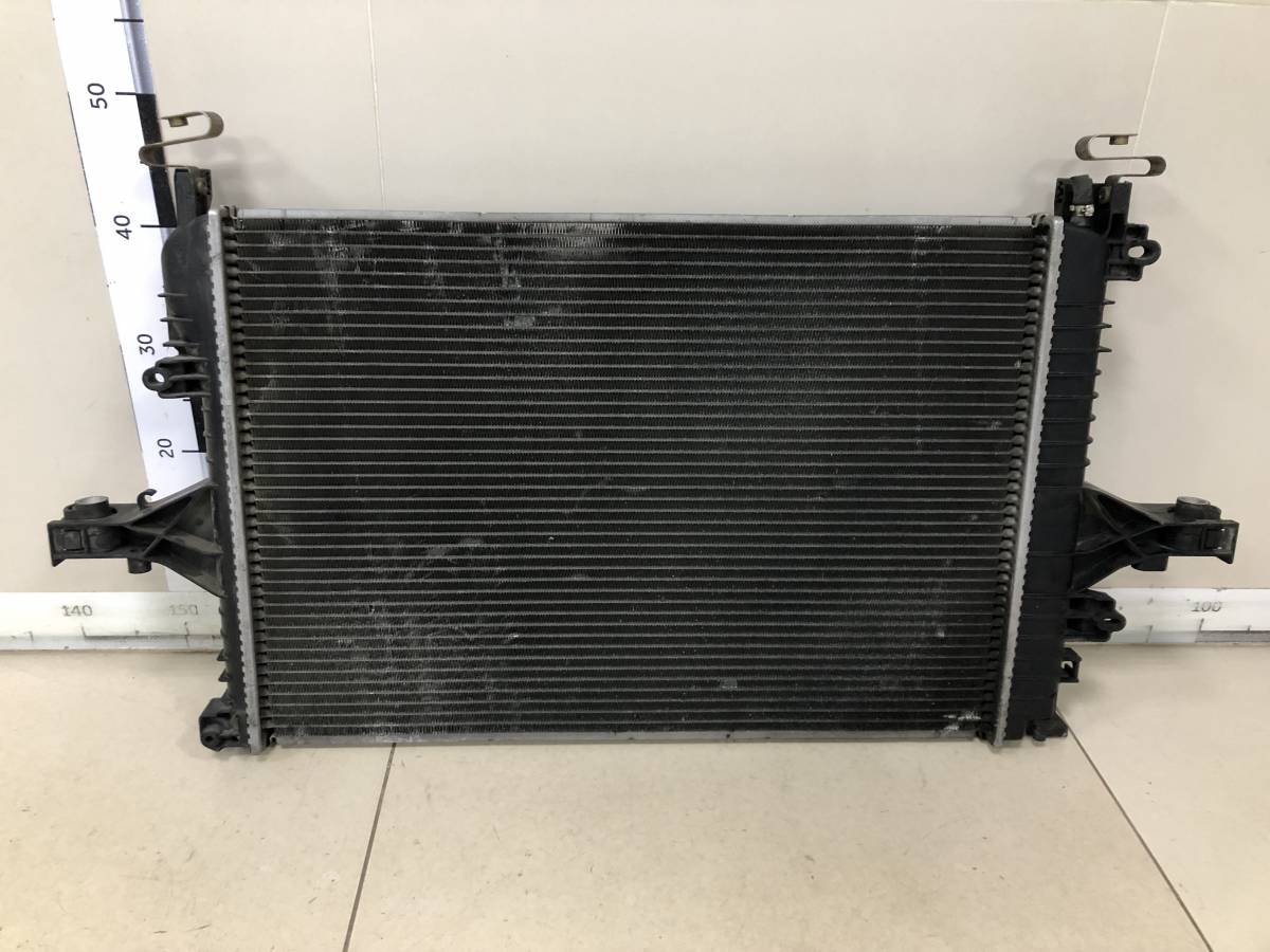 Радиатор охлаждения двигателя Volvo XC60 2008-2017