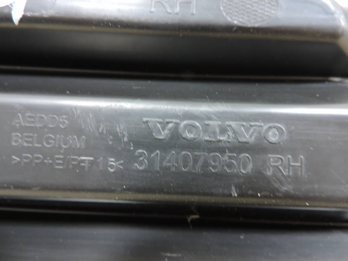 Решетка в бампер правая Volvo XC40 2017>
