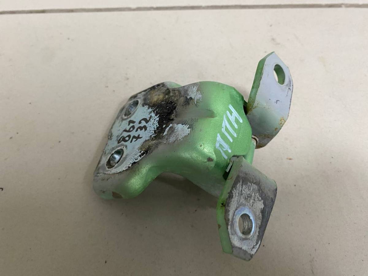 Петля двери передней правой нижняя Suzuki SX4 2006-2013