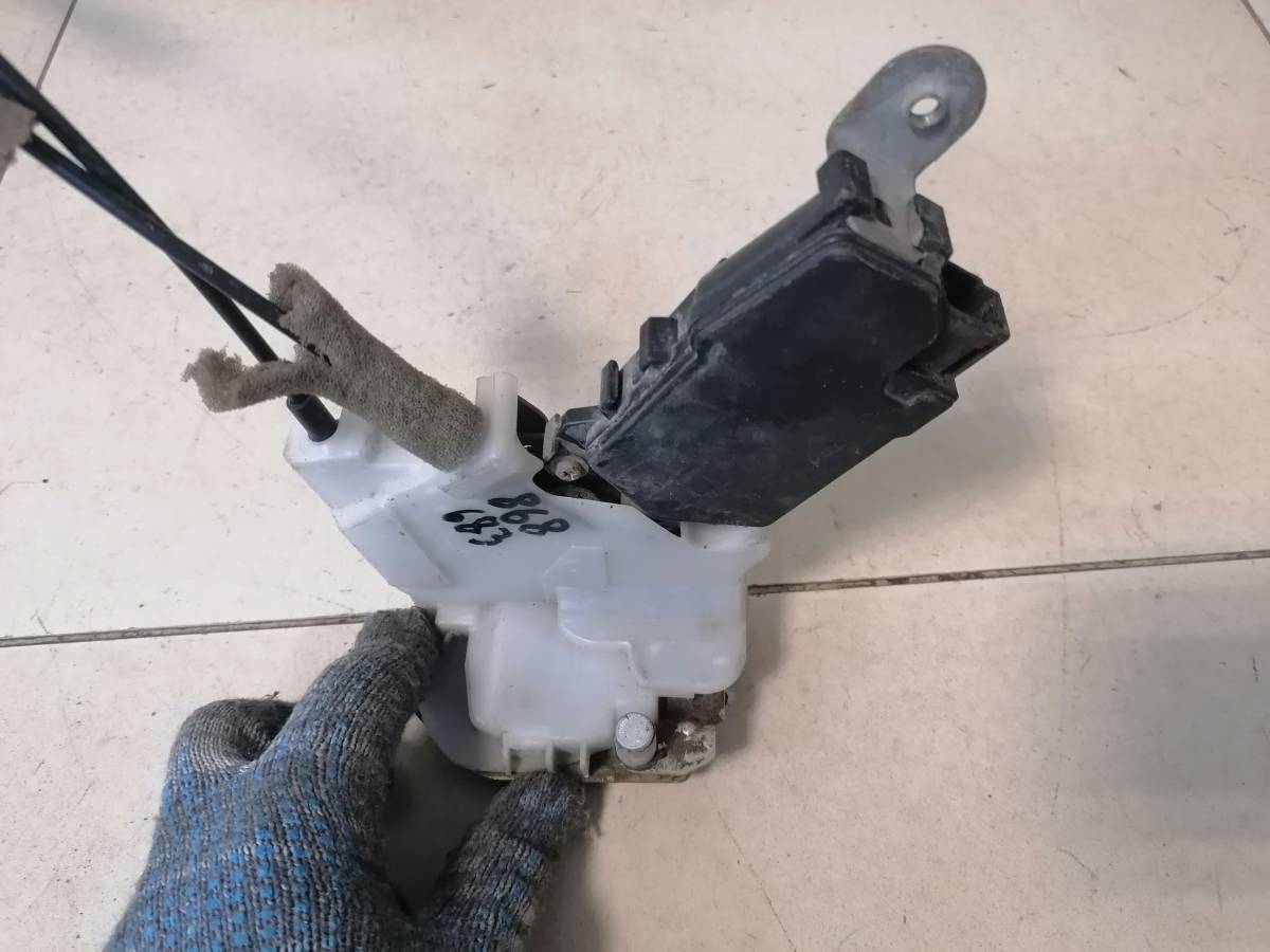 Замок двери задней правой Subaru Tribeca (B9) 2005-2014
