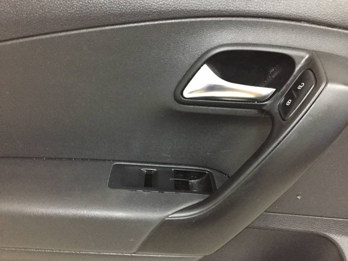 Обшивка двери передней левой Volkswagen Polo (Sed RUS) 2011>