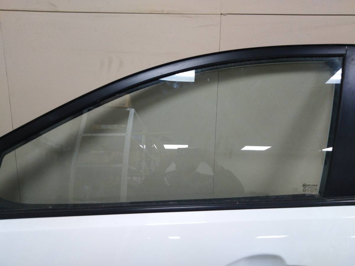 Стекло двери передней левой Kia Rio 3 (UB) 2011-2017