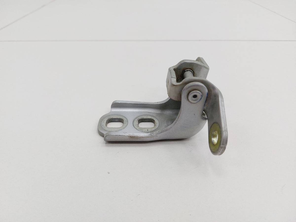 Петля двери передней правой верхняя Chevrolet Cobalt (T250) 2011-2015