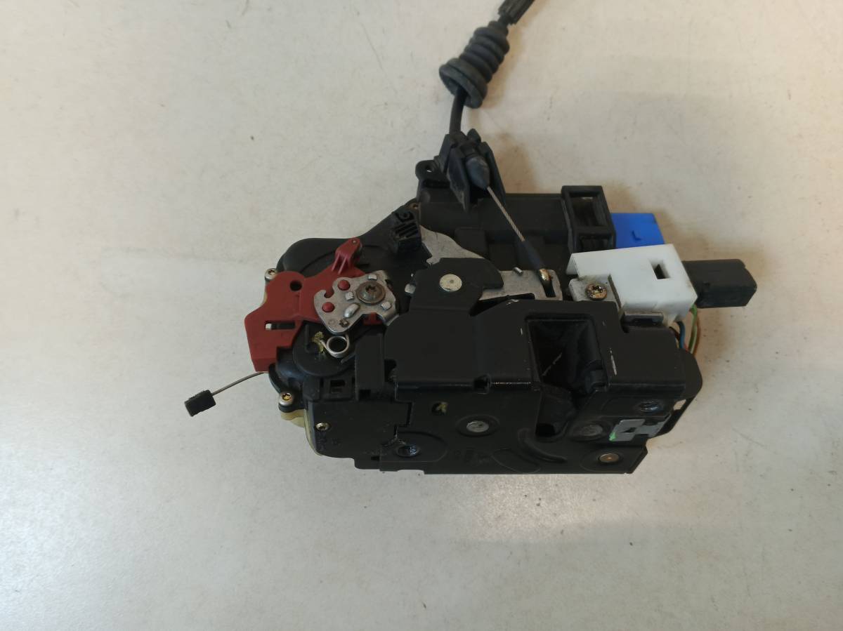 Замок двери передней левой Volkswagen Touareg (7L) 2002-2010