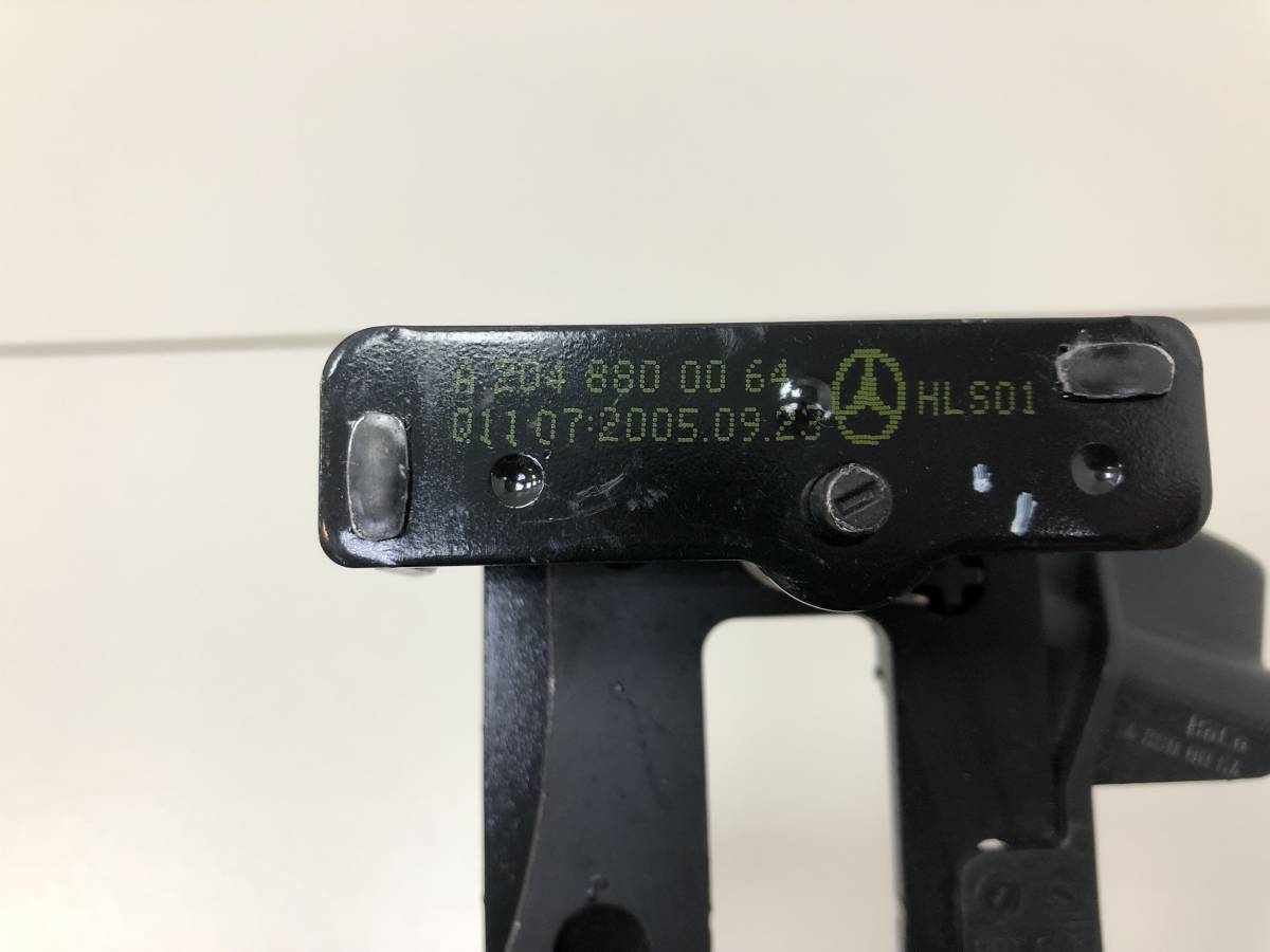Крючок капота Mercedes-Benz GL-Class (X166) 2012>