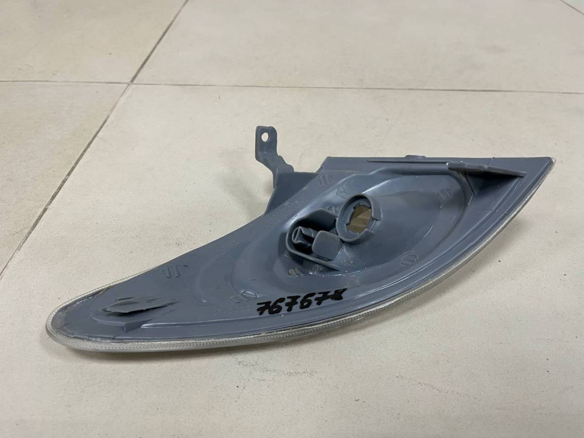 Указатель поворота левый Mazda Premacy (CP) 1999-2005