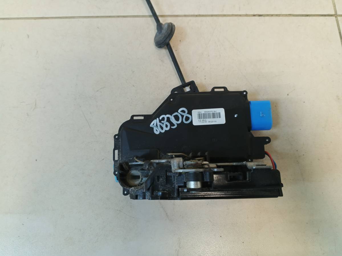 Замок двери передней правой Volkswagen Golf Plus 5 2005-2014