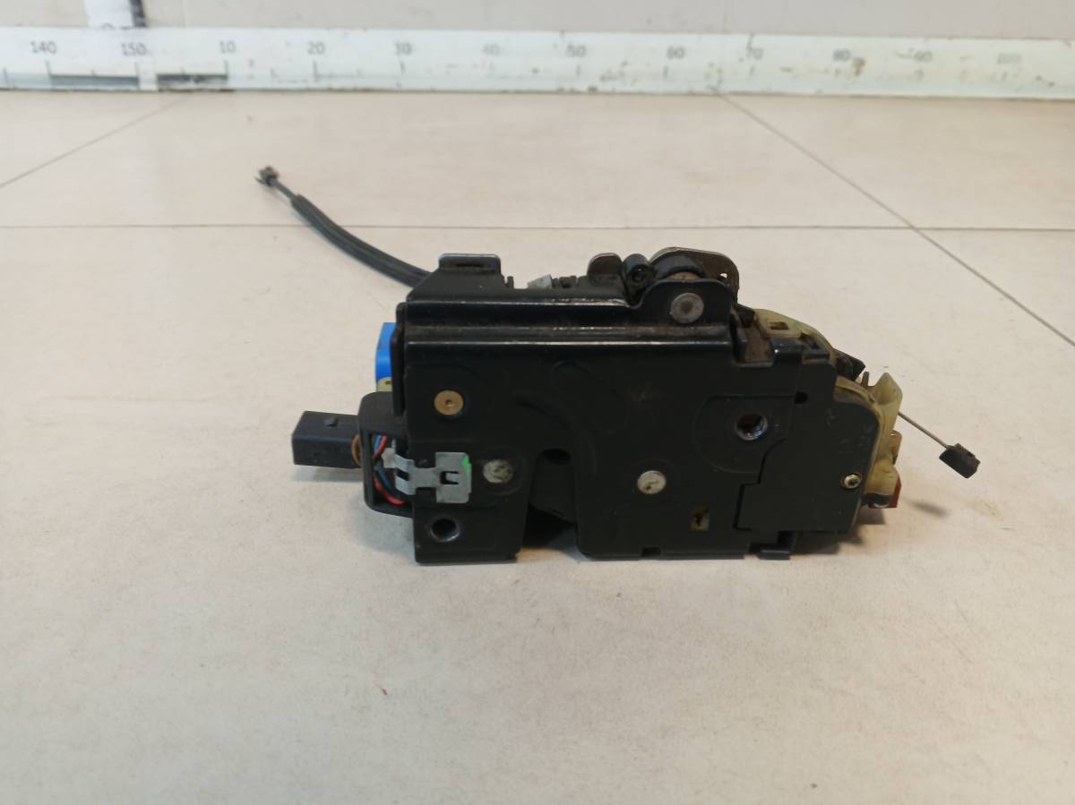 Замок двери передней левой Volkswagen Touareg (7L) 2002-2010
