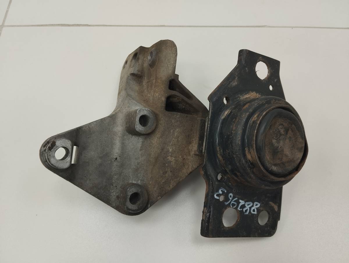 Опора двигателя правая Nissan Qashqai (J10) 2006-2013