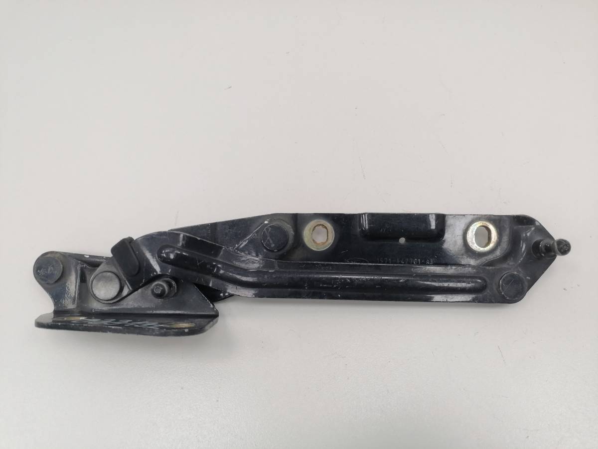 Петля крышки багажника Ford Mondeo 3 2000-2007