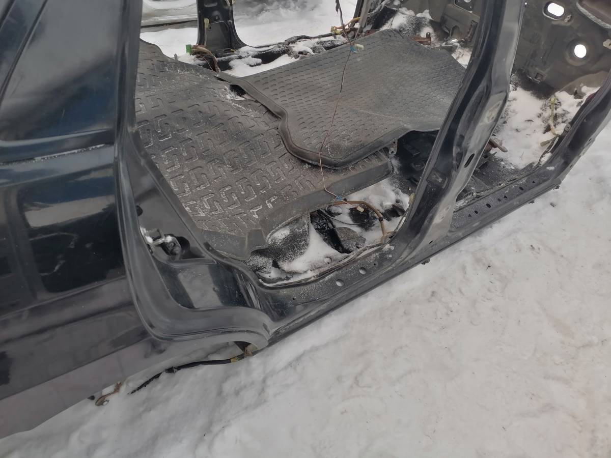 Порог со стойкой правый Suzuki Liana 2001-2007