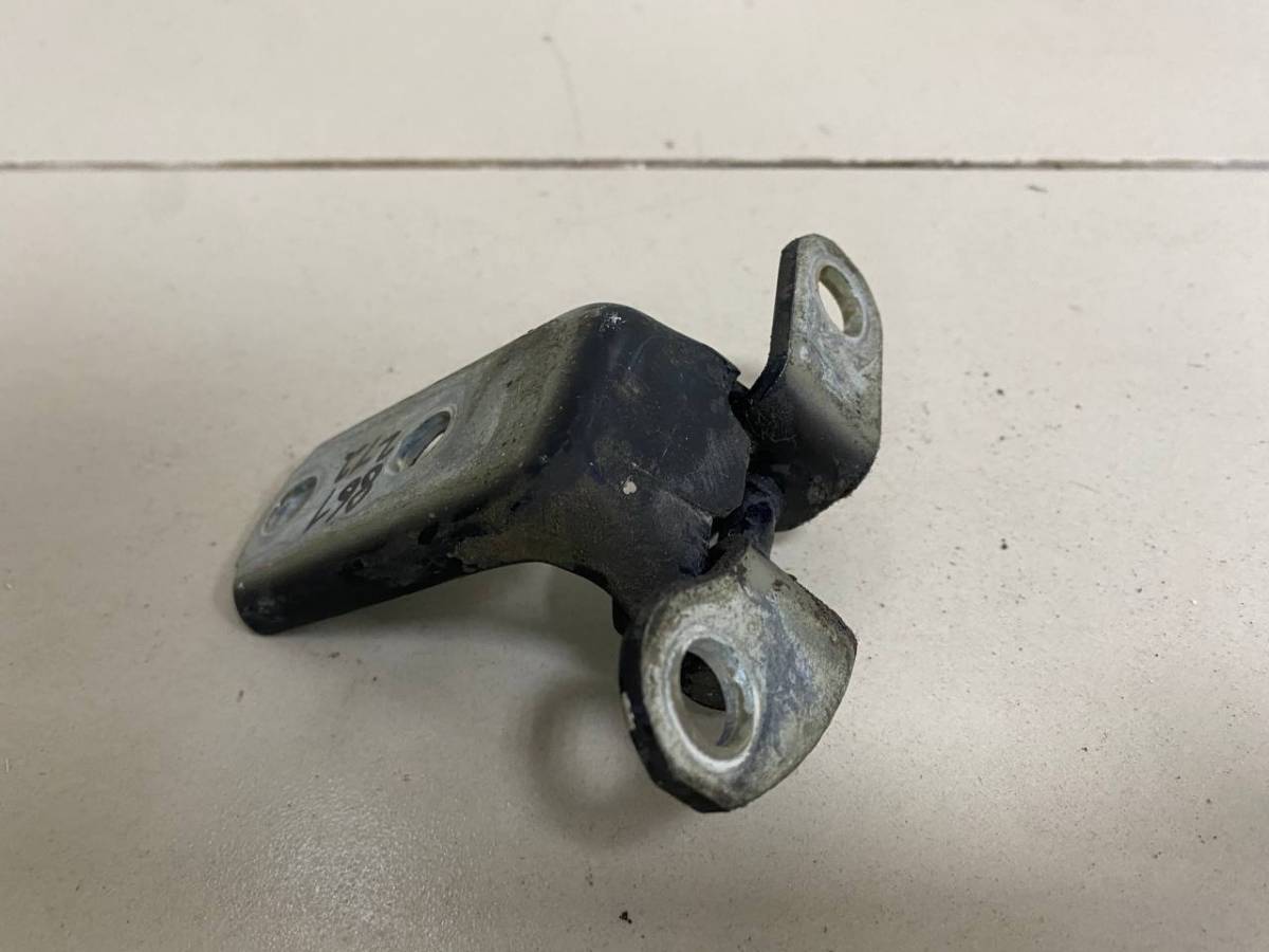 Петля двери задней правой нижняя Toyota Camry (V50) 2011-2017