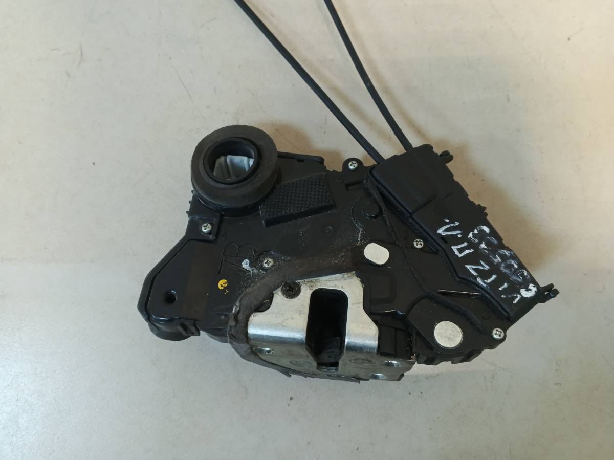 Замок двери передней левой Toyota Yaris (P90) 2005-2011