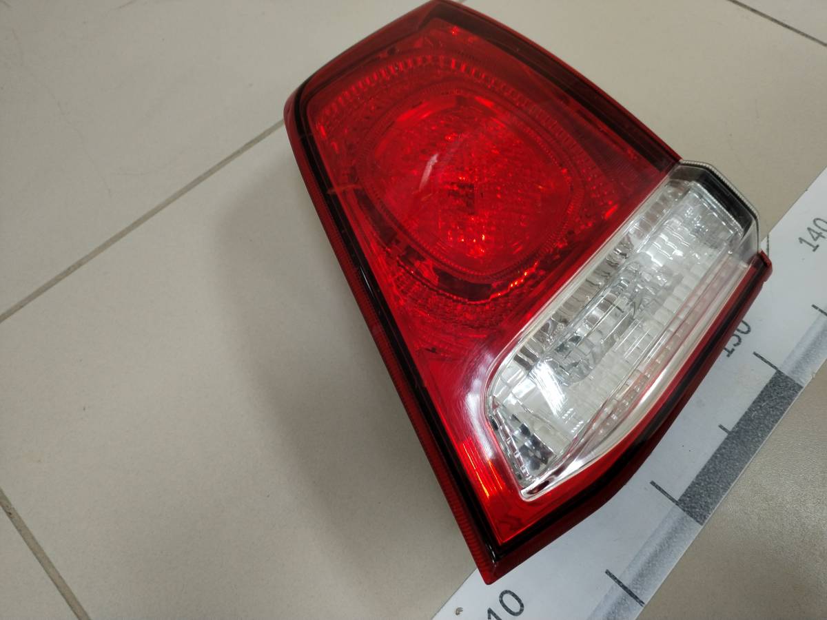 Фонарь задний внутренний правый Toyota Land Cruiser (J200) 2007-2015