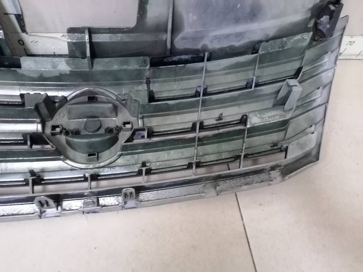 Решетка радиатора Nissan Serena 2013