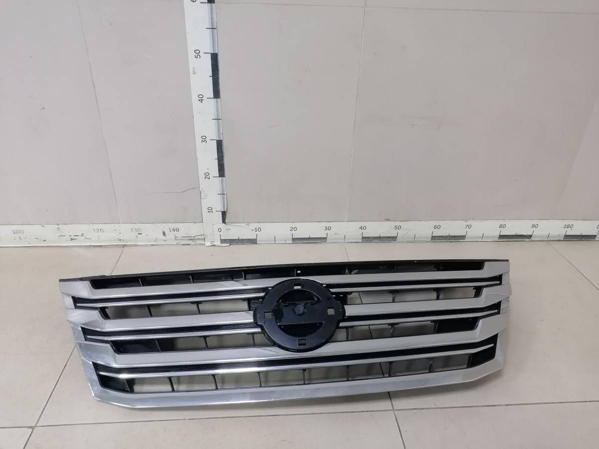 Решетка радиатора Nissan Serena 2013