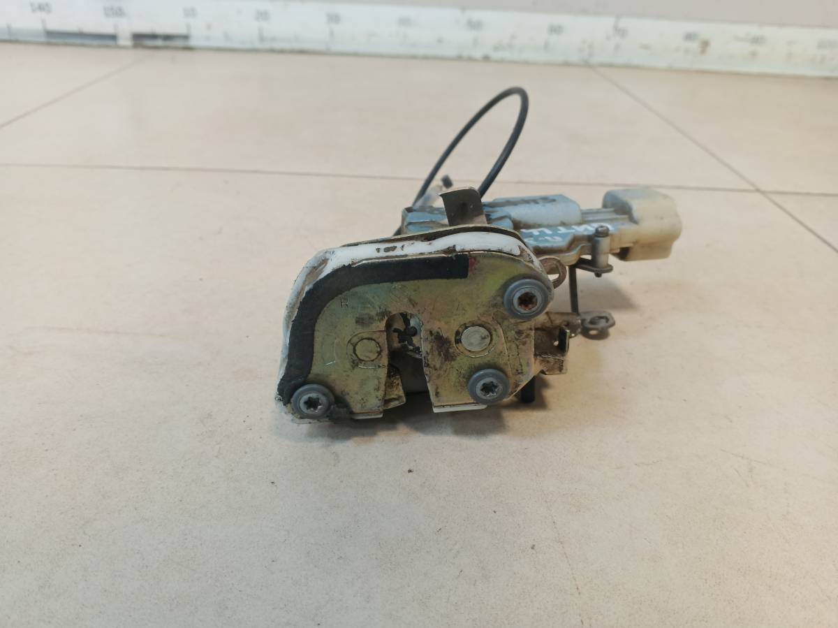Замок двери задней правой Toyota Vitz (P10) 1999-2005