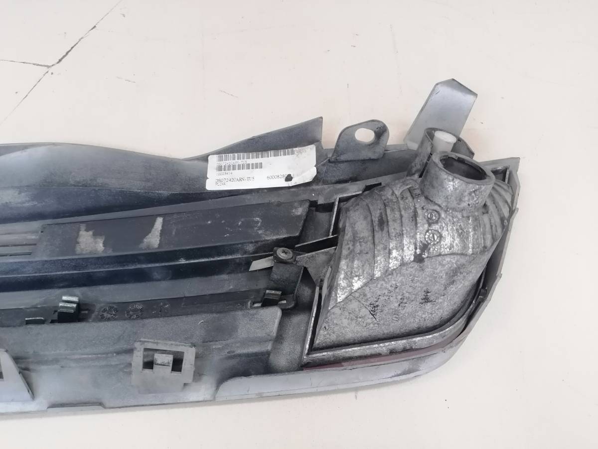 Решетка радиатора правая Nissan Micra (K12) 2002-2010