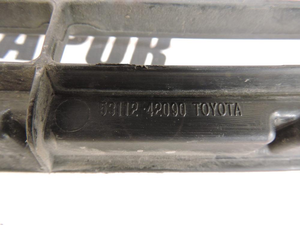 Решетка в бампер центральная для Toyota RAV 4 Rav 4 (A40) 2013>