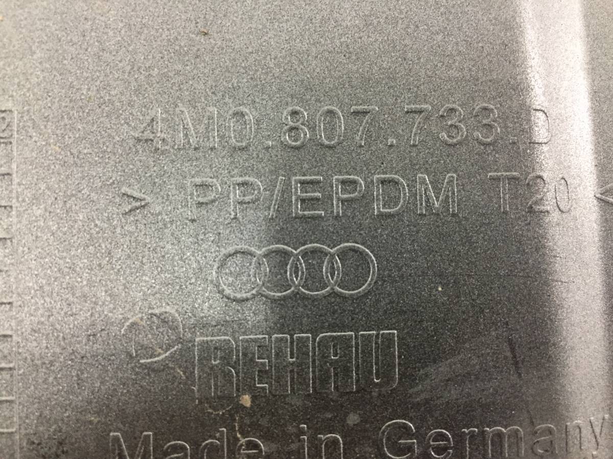 Накладка переднего бампера центральная Audi Q7 (4M) 2015>
