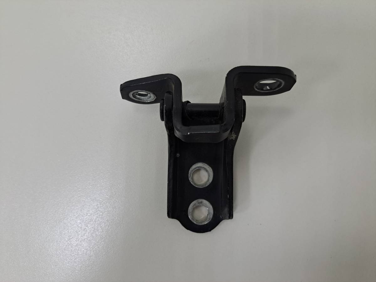 Петля двери передней левой верхняя Toyota Camry (XV30) 2001-2006