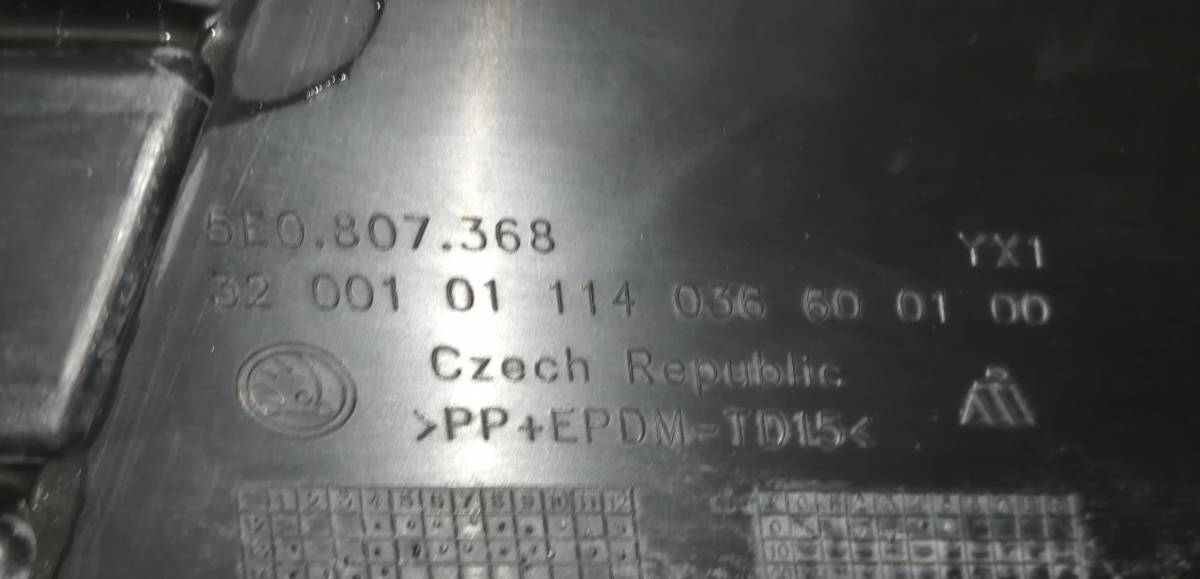 Решетка в бампер правая Skoda Octavia (A7) 2013>