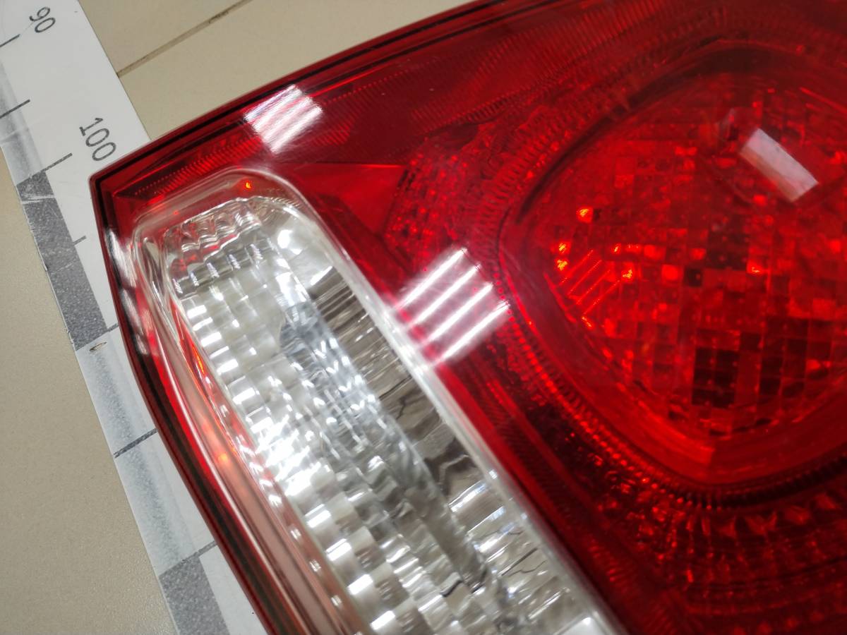 Фонарь задний внутренний правый Toyota Land Cruiser (J200) 2007-2015