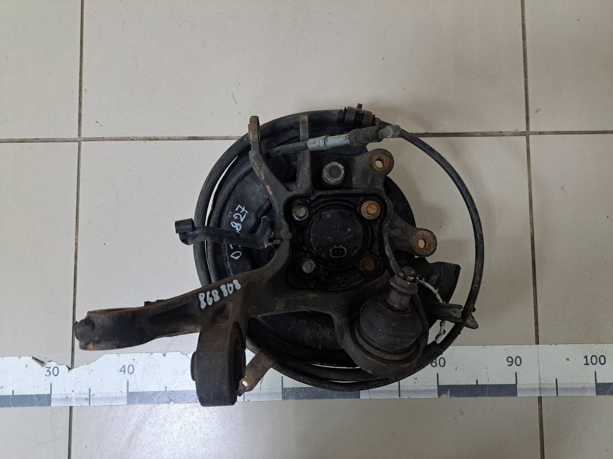 Кулак поворотный задний левый Toyota Avensis (T250) 2003-2009
