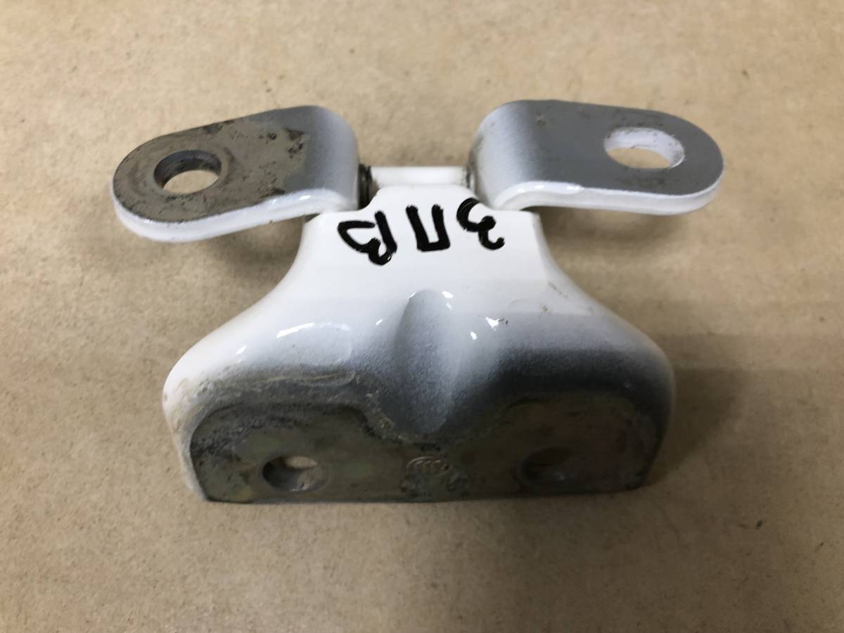 Петля двери задней правой верхняя Kia Ceed (JD) 2012-2018