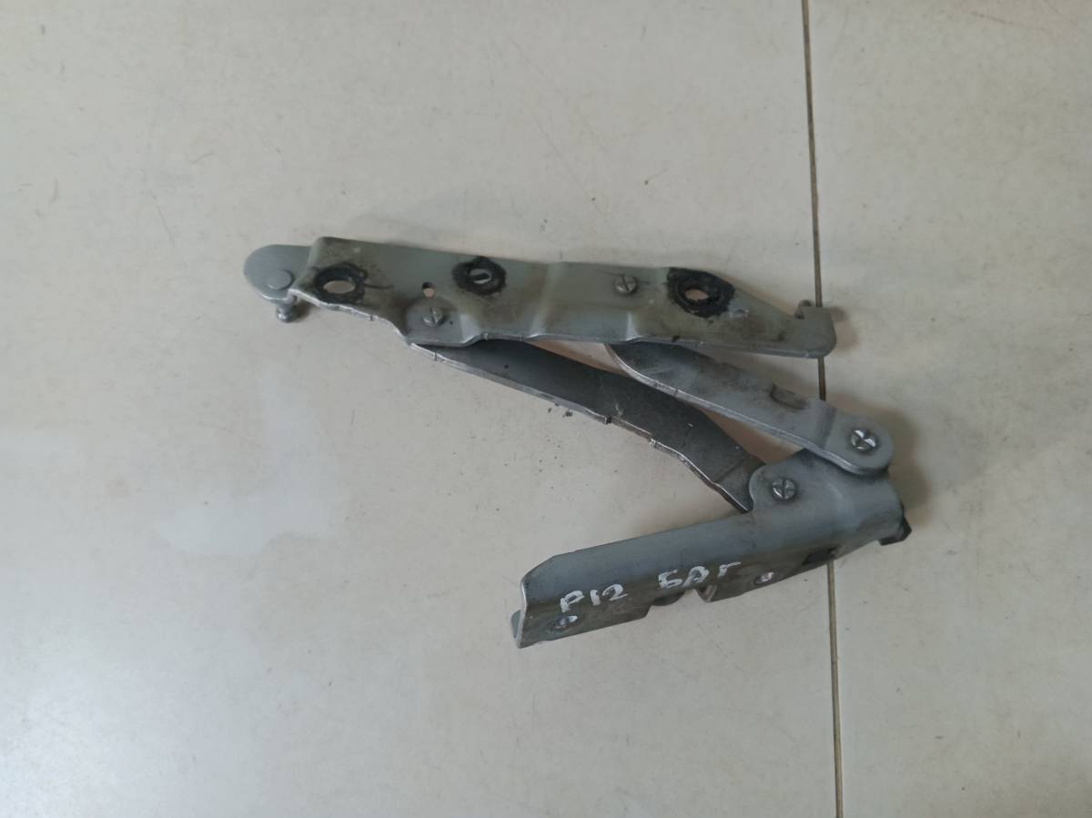 Петля крышки багажника Nissan Primera (P12) 2002-2007