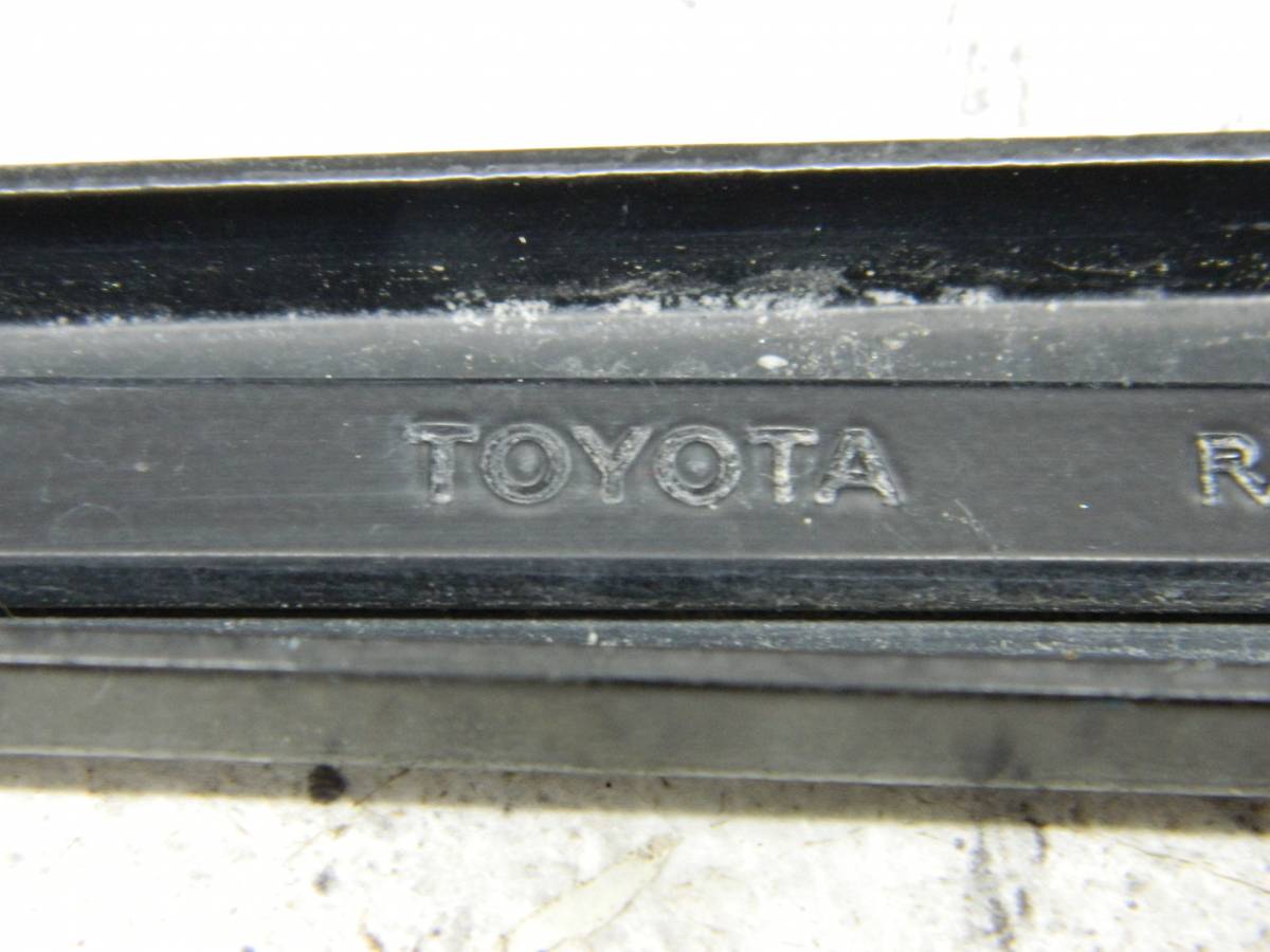 Поводок стеклоочистителя передний правый Toyota Mark II  (X100) 1996-2000