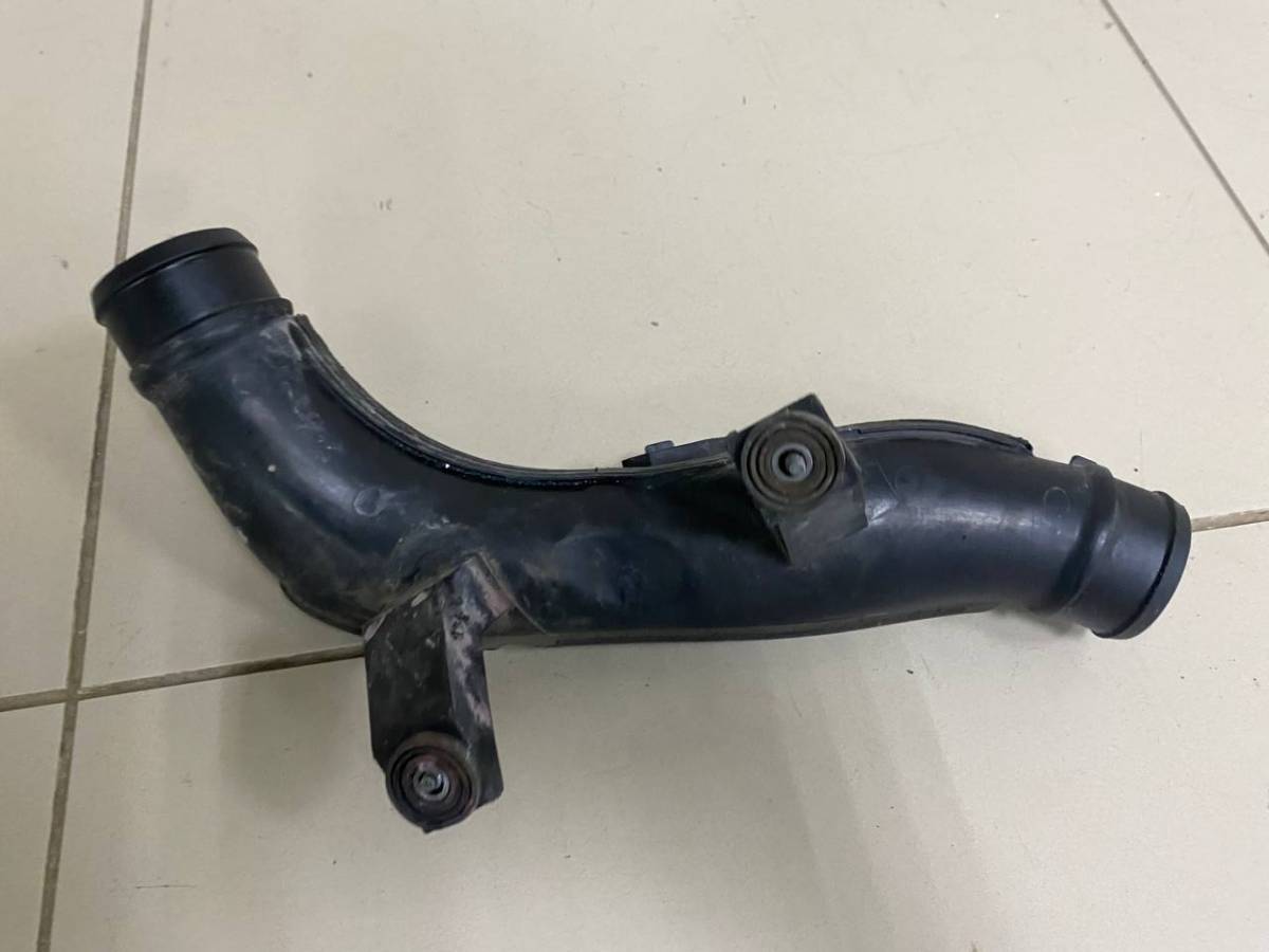 Патрубок интеркулера Volkswagen Passat B6 2005-2010