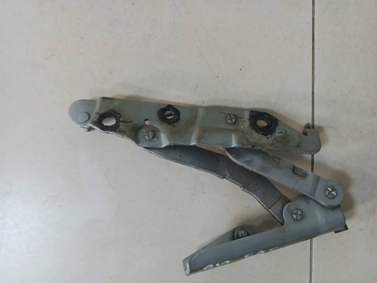 Петля крышки багажника Nissan Primera (P12) 2002-2007