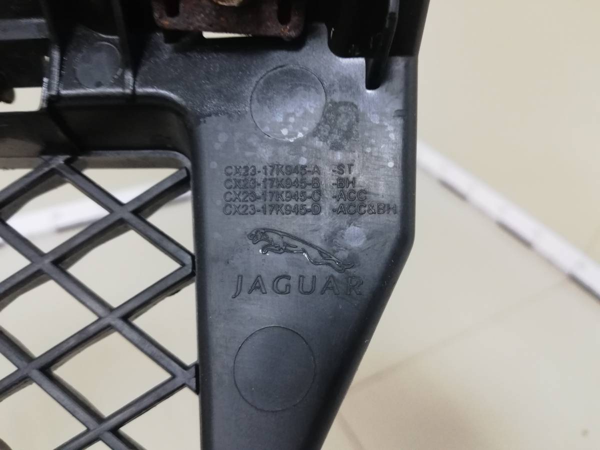 Решетка в бампер центральная Jaguar XF 2007-2015