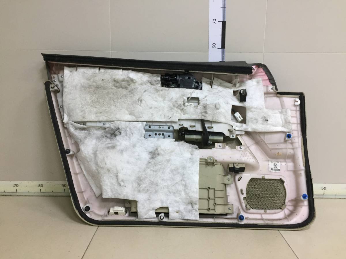 Обшивка двери передней правой Nissan Fuga Y50 2004-2009