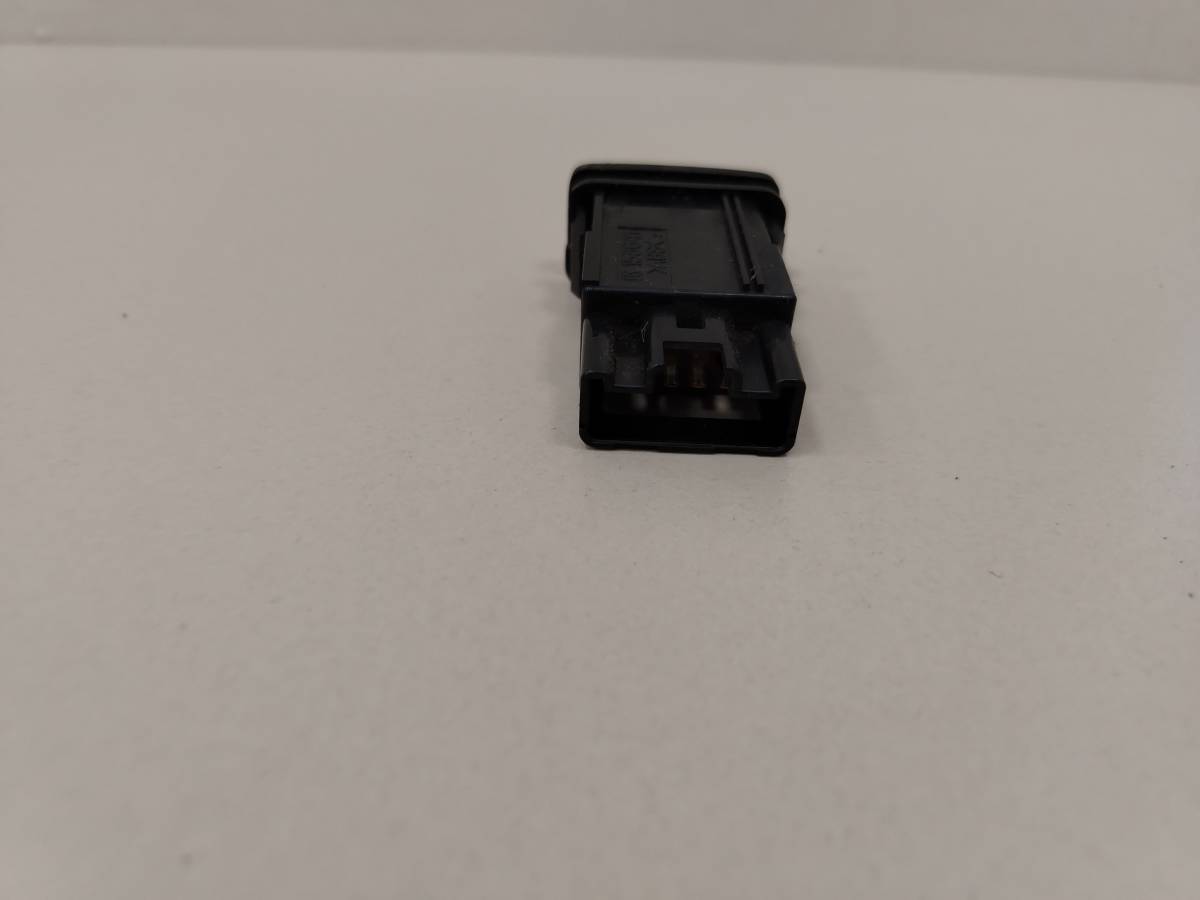 Кнопка обогрева сидений Toyota Camry (XV30) 2001-2006 Кнопка обогрева сидений Toyota Camry (XV30) 2001-2006