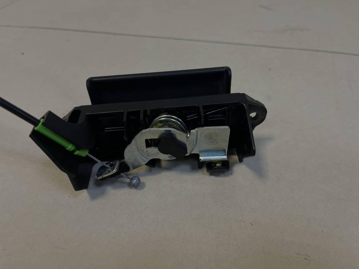 Ручка открывания багажника Toyota Noah (R60) 2001-2007