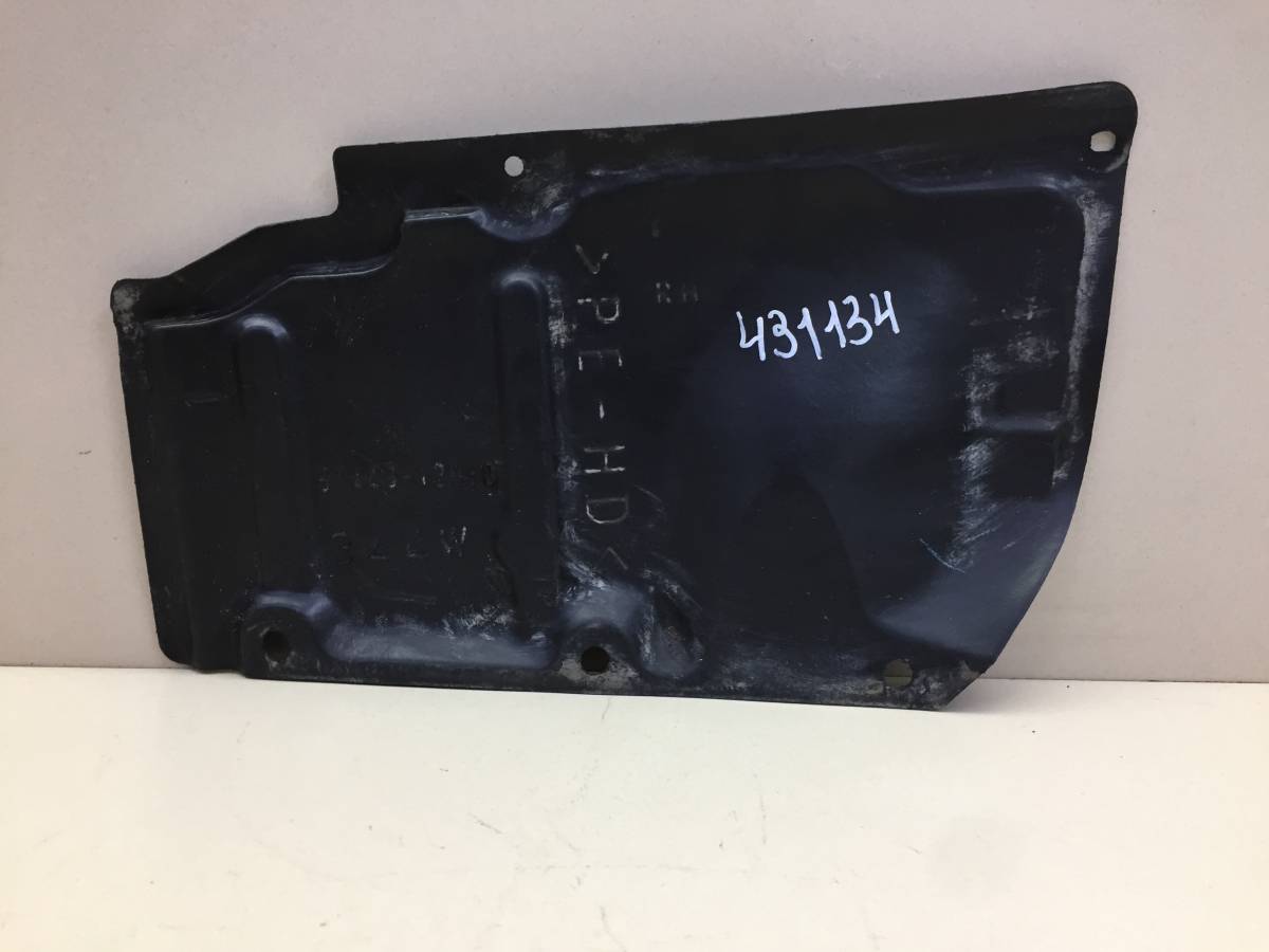 Пыльник двигателя нижний правый Lexus CT 200H 2011-2015