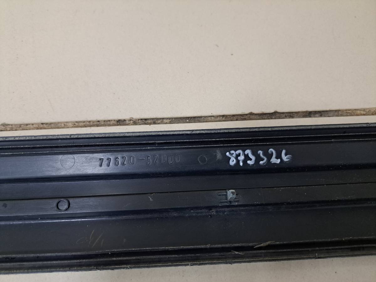 Молдинг передней левой двери Suzuki Grand Vitara 1998-2005