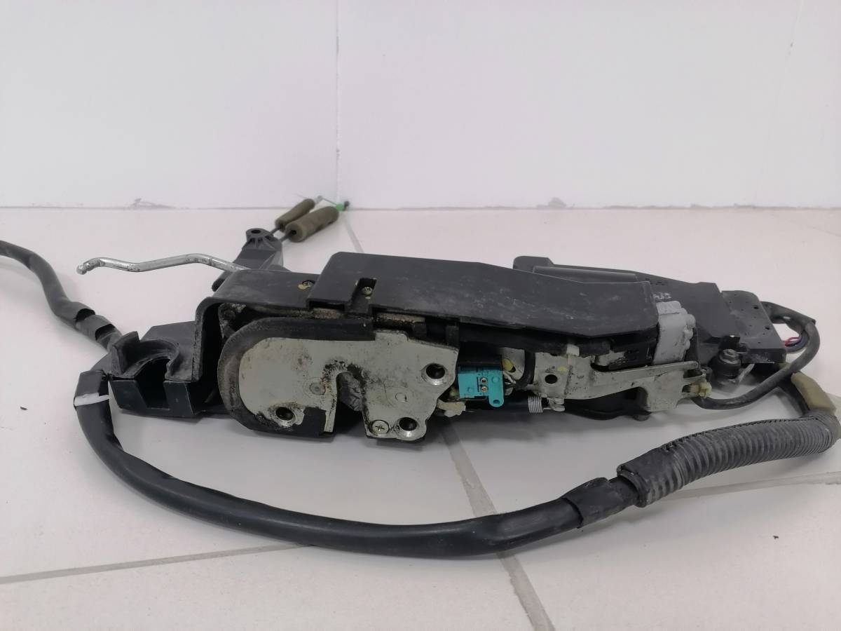 Замок двери передней правой Toyota  Celsior (F30) 2003