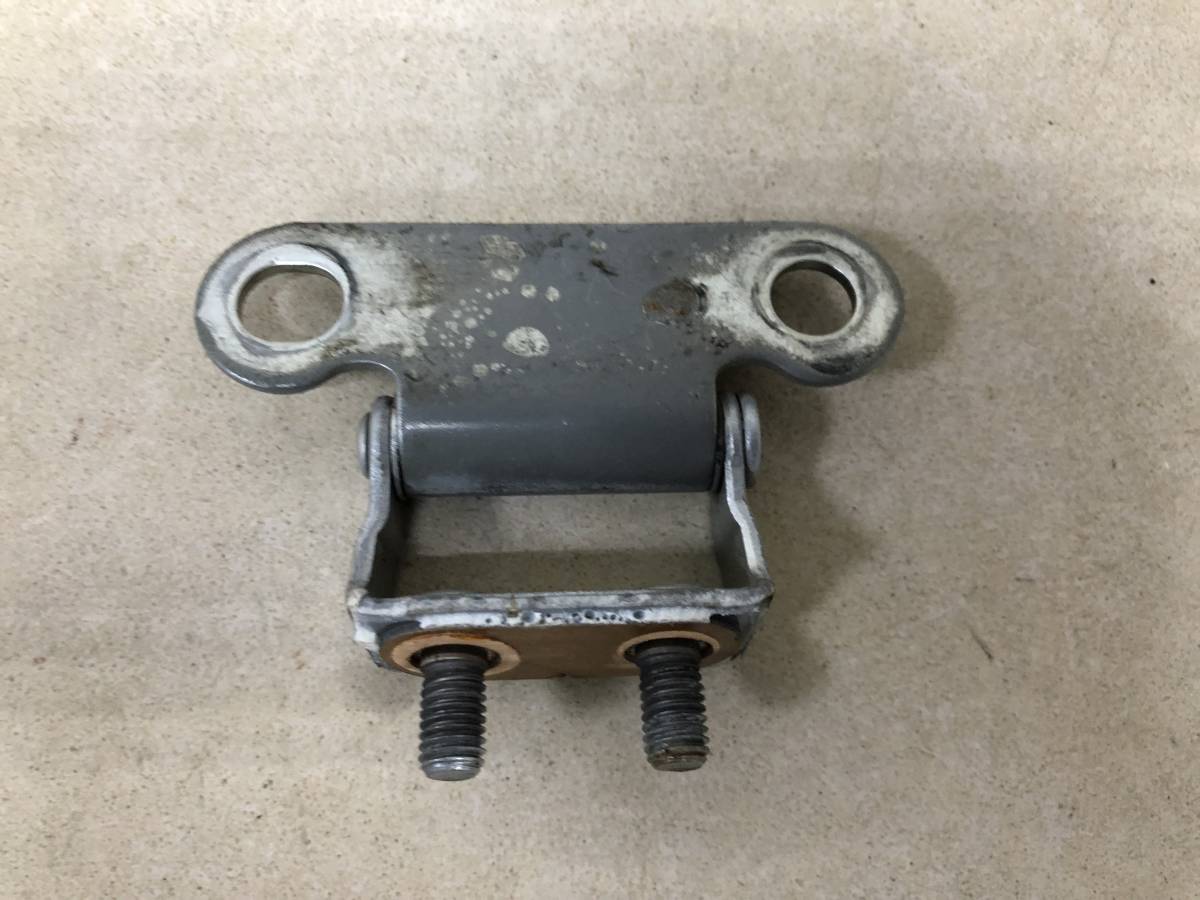 Петля двери багажника Lexus RX 300 (XU10) 1997-2003