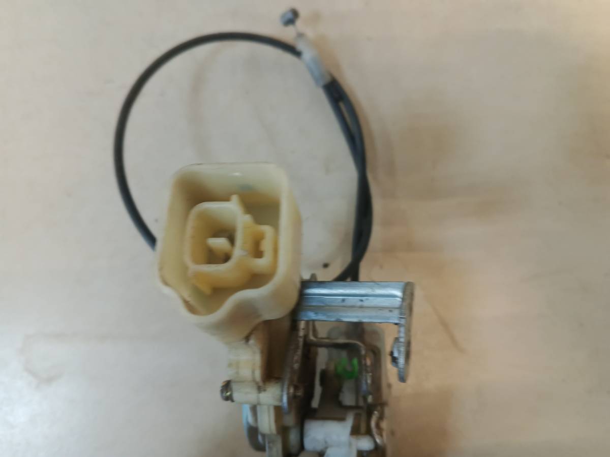 Замок двери задней правой Toyota Vitz (P10) 1999-2005