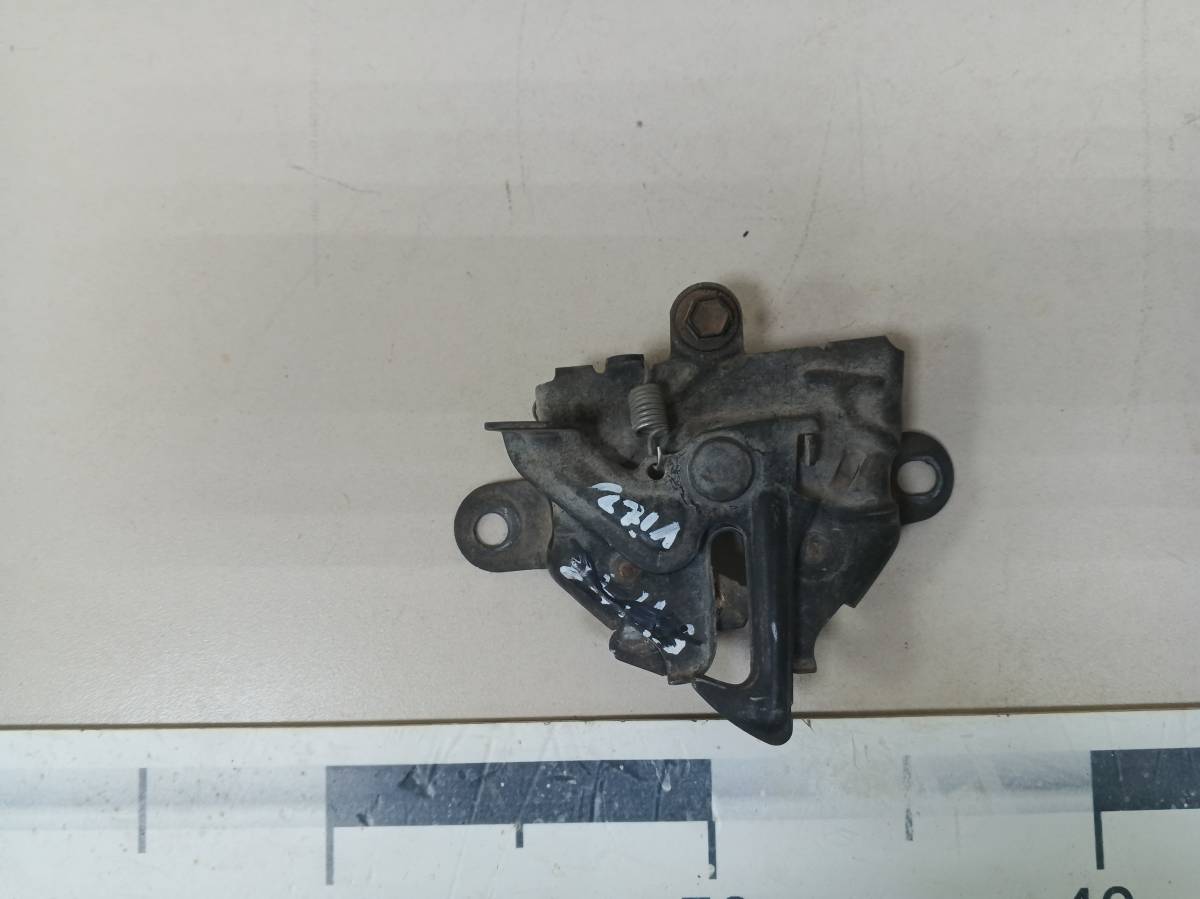 Замок капота Toyota Vitz (P10) 1999-2005
