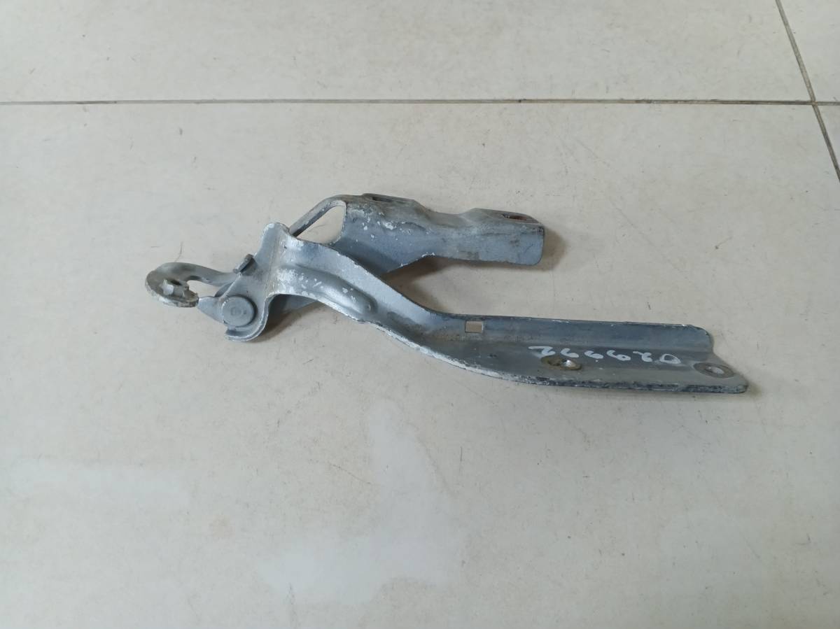 Петля капота правая Nissan Primera (P12) 2002-2007
