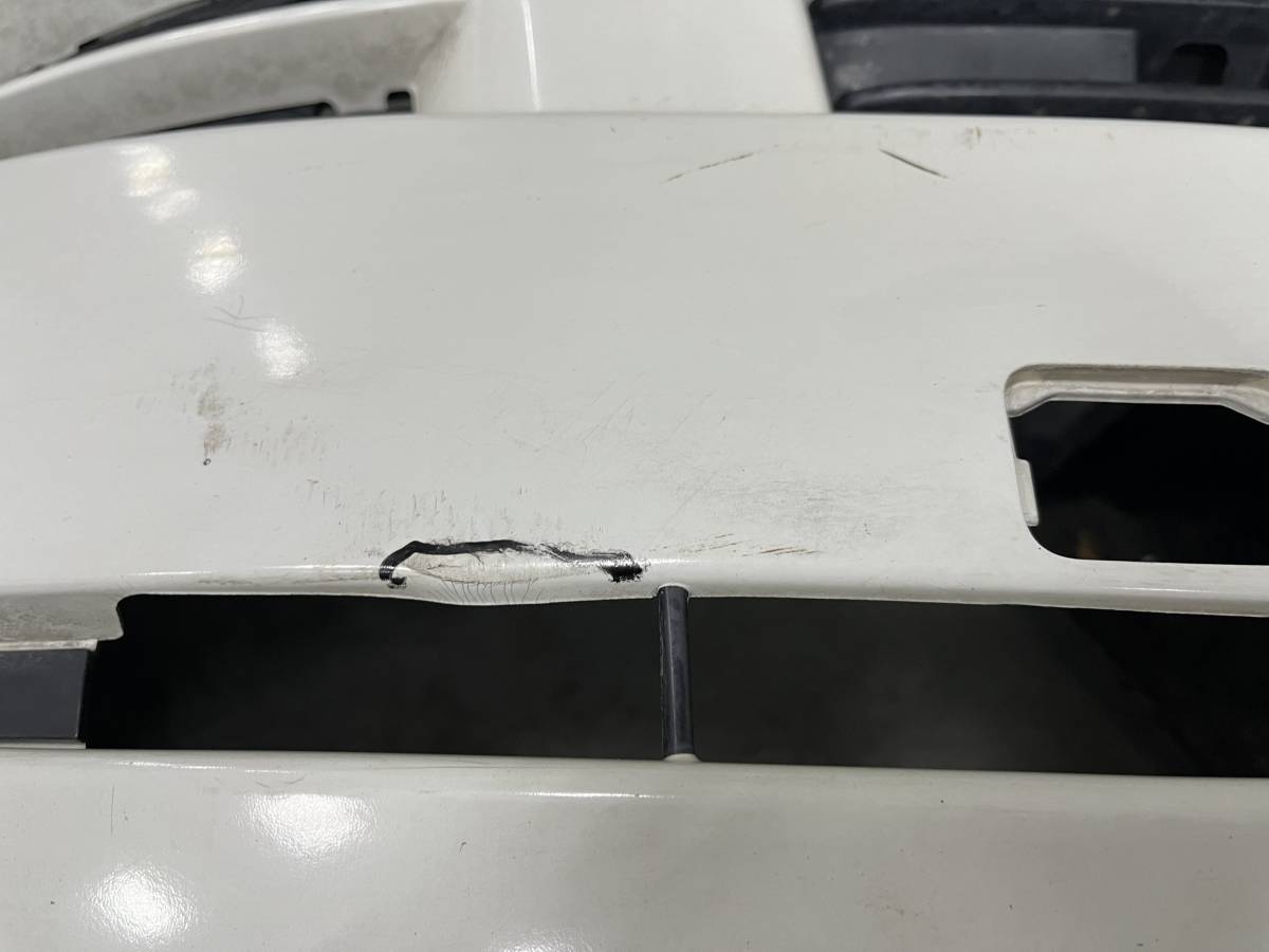 Бампер передний Toyota Hiace H200 2005-2015